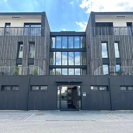 4phome Apartment *